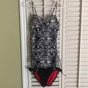 Love your assets by Sara Blakely-Spanx Top (M) & Arizona bottoms (L). NWOT.